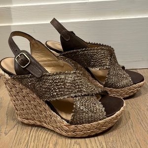Stuart Weitzman “Too Good” Wedge Sandal, Swamp green wrinkle raffia, size 6